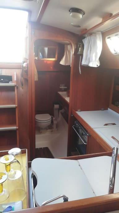 Boat-Apartamento Flotante Cadiz.. La Juanita Arroyo Екстер'єр фото