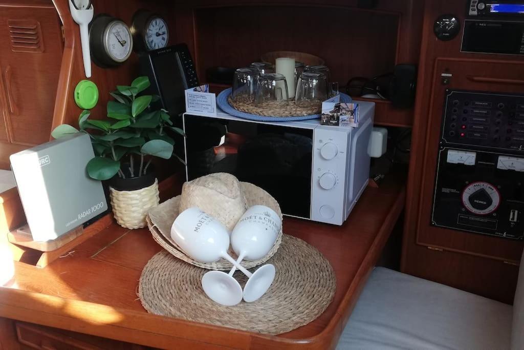 Boat-Apartamento Flotante Cadiz.. La Juanita Arroyo Екстер'єр фото